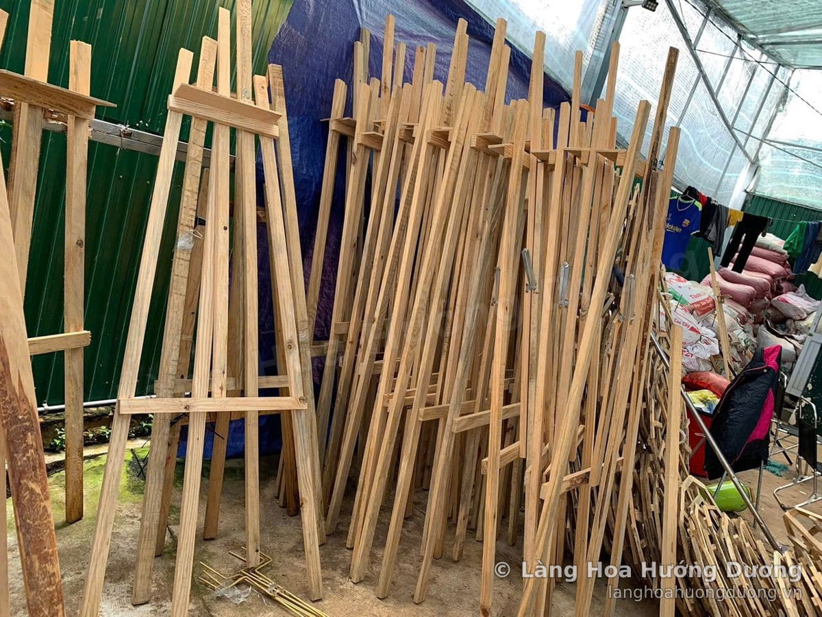 Chân Kệ Gỗ Tre Dựng Hoa Khai Trương